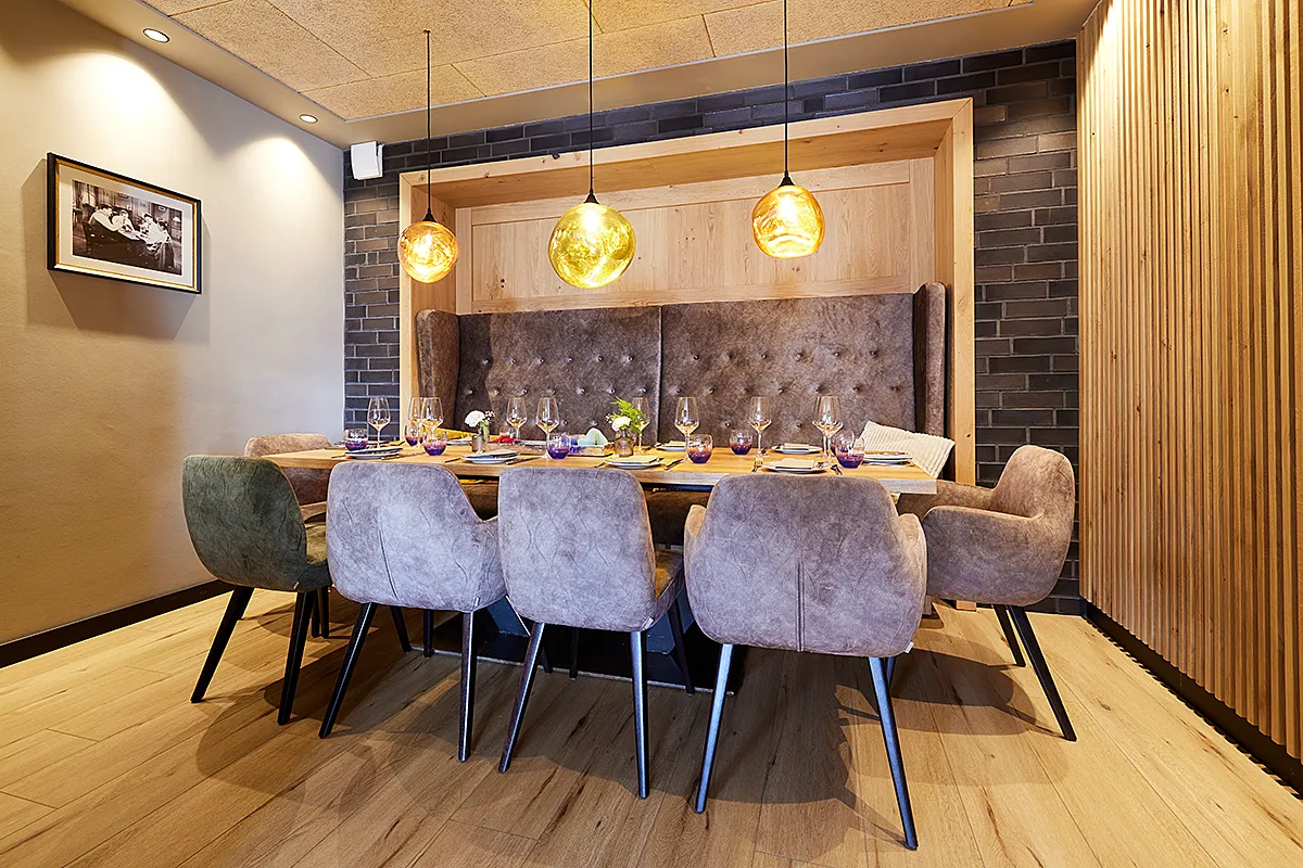 LENNI. Restaurant Gastraum