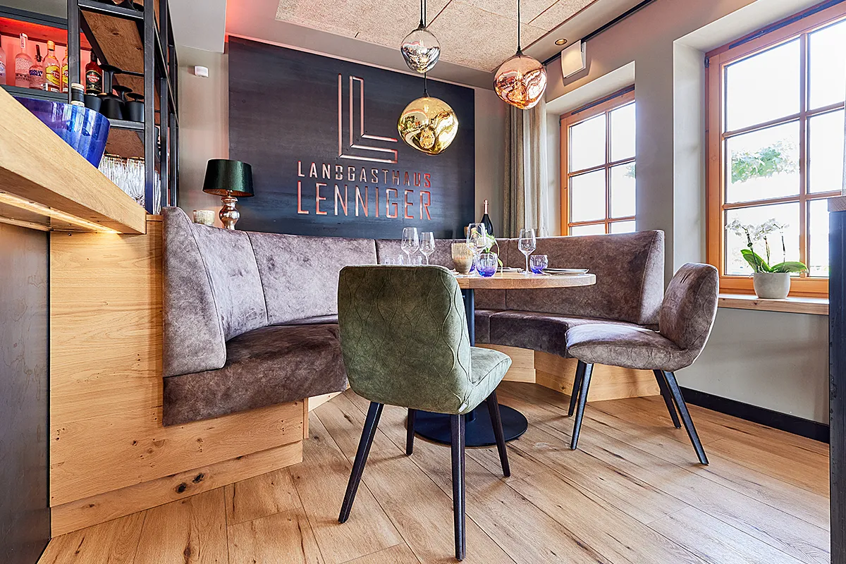 LENNI. Restaurant Gastraum