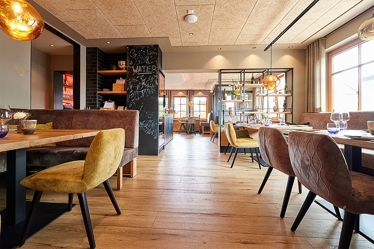 LENNI. Restaurant Gastraum