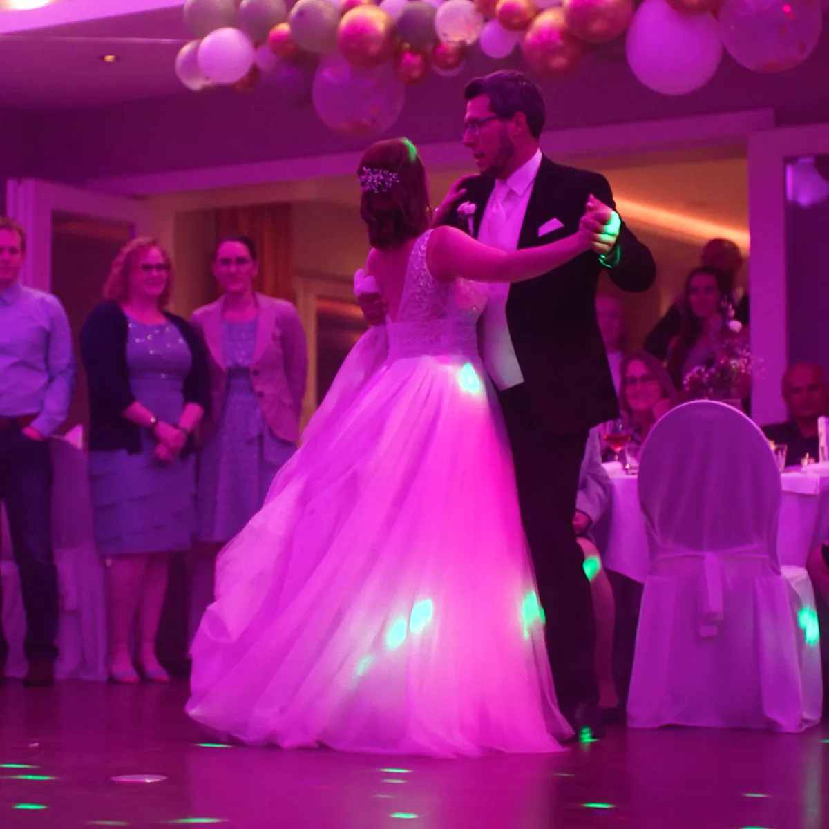 Tanzendes Hochzeitspaar